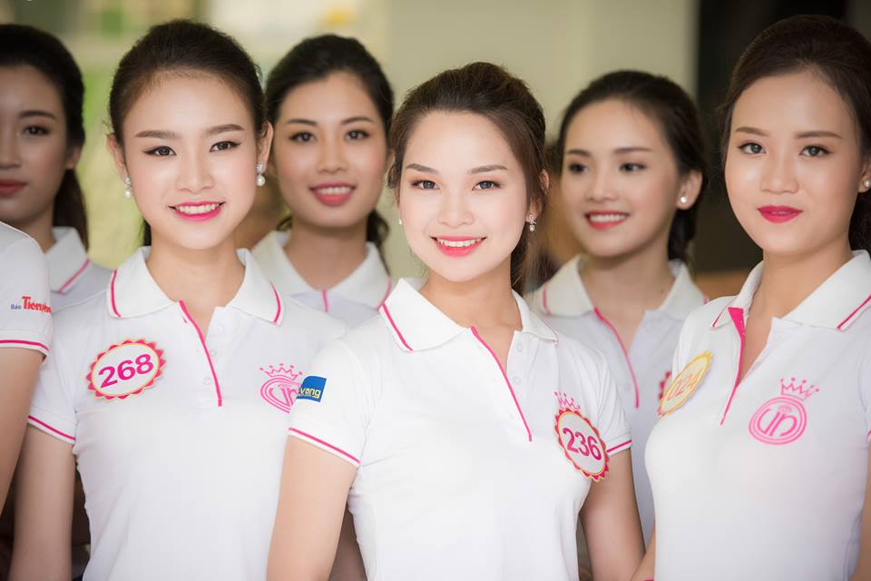 Vẻ đẹp tươi trẻ, xinh xắn của các thí sinh khiến nhiều người không thể rời mắt.